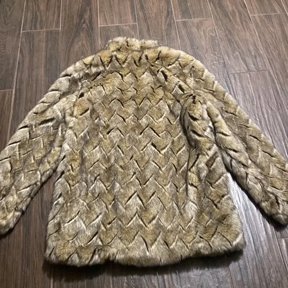 Sharon Young faux fur coat - Picture 2 of 7